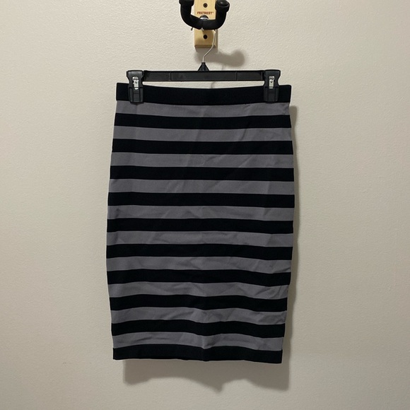 Forever 21 black and grey striped pencil skirt - Picture 1 of 2